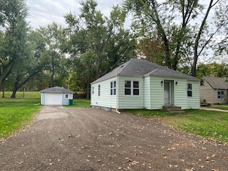 19 24th Ct, Springfield, MI 49037