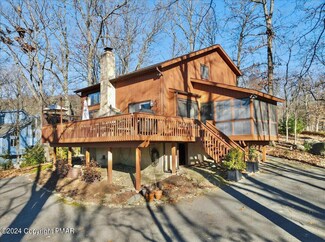 176 Stafford Dr, Bushkill, PA 18324