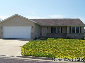 404 Newcastle Dr, MacKinaw, IL 61755
