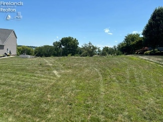 2423 S Split Rock Dr, Marblehead, OH 43440