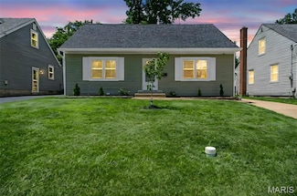 841 N Geyer Rd, Saint Louis, MO 63122