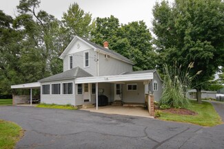 833 N Kalamazoo St, Paw Paw, MI 49079
