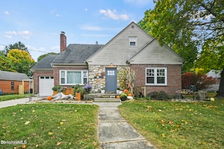 86 Sampson Pkwy, Pittsfield, MA 01201