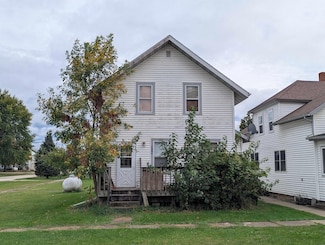 318 SE 1st St, New Albin, IA 52160