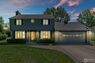 1102 Hollywood Blvd, McHenry, IL 60050