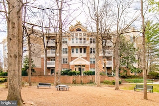 2204 Westcourt Ln Unit 306, Herndon, VA 20170