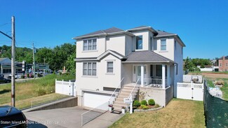 11 Andrews Ave, Staten Island, NY 10306