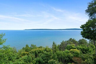 1142 Charlevoix Ave, Petoskey, MI 49770