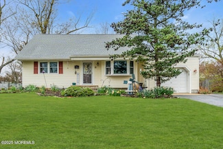 6 Lawrence St, Jackson, NJ 08527