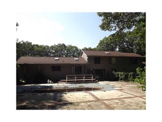 350 Country View Dr, Warwick, RI 02886