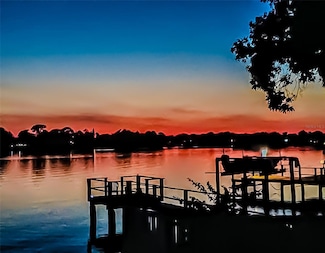 739 Chesapeake Dr, Tarpon Springs, FL 34689