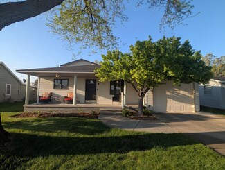 817 13th St, Gothenburg, NE 69138