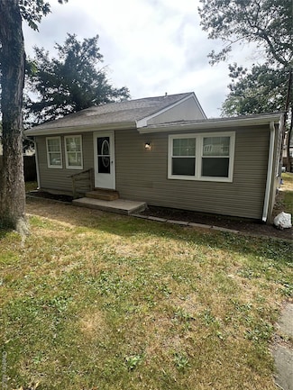 128 Lakeview Dr, Mastic Beach, NY 11951