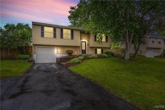 8185 Mantova Dr, Clay, NY 13041