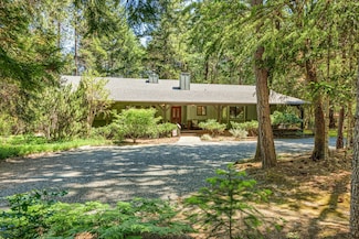 515 Cambridge Dr, Grants Pass, OR 97526