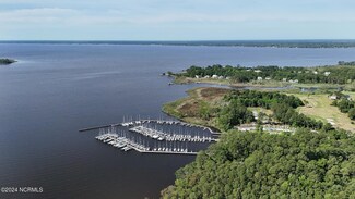 922 Crooked Creek Dr, Fairfield Harbour, NC 28560