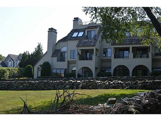 16 Weetamoe Farm Dr Unit 16, Bristol, RI 02809