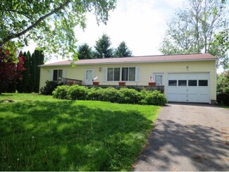 10 Lori Dr, Apalachin, NY 13732