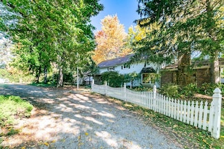 6267 Chestnut St, Concord Township, OH 44077