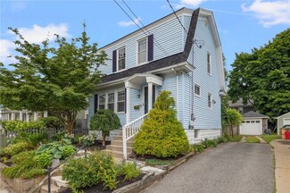 33 Harding Ave, Cranston, RI 02905