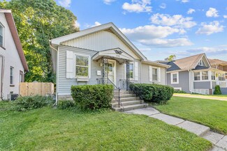 1201 N Mckinley Rd, Lake Forest, IL 60045