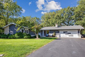 9010 S 85th Ave, Hickory Hills, IL 60457