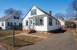 26 Dudley St, Saugus, MA 01906