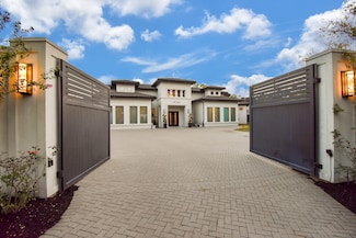32 E Shady Ln, Houston, TX 77063