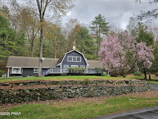 20 Chuck Foster Dr, Hawley, PA 18428