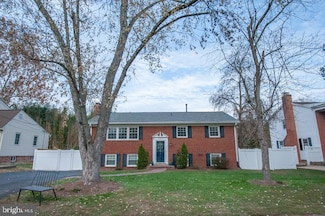 7807 Hayfield Rd, Alexandria, VA 22315