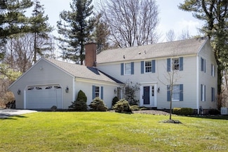 33 Tanglewood Dr W, Orchard Park, NY 14127