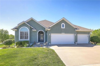 22622 Cole Ct, Peculiar, MO 64078