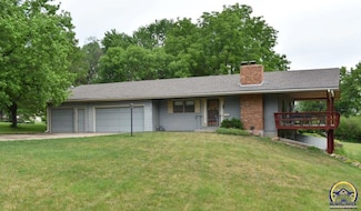 104 Sunrise Ct, Ozawkie, KS 66070