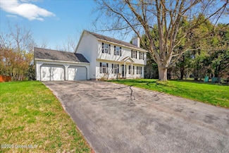 4 Middleborough Ct, Gansevoort, NY 12831