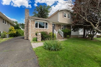 18 Lenox Ave, Green Brook, NJ 08812