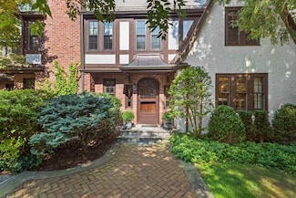 10 Allen Rd, Wellesley Hills, MA 02481