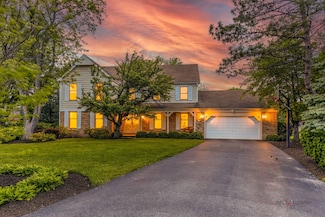 105 Surrey Ln, Lake Forest, IL 60045