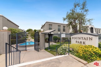 22049 Oxnard St, Woodland Hills, CA 91367