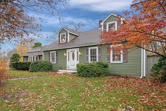 8 N Walker St, Taunton, MA 02780