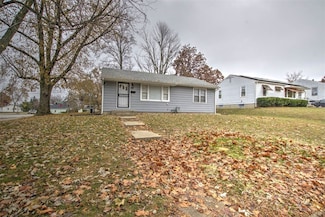 2 4th Dr, Decatur, IL 62521