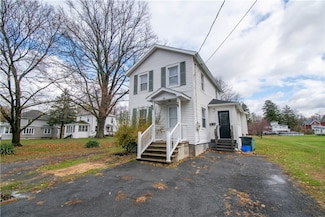 54 Center St, Waterloo, NY 13165