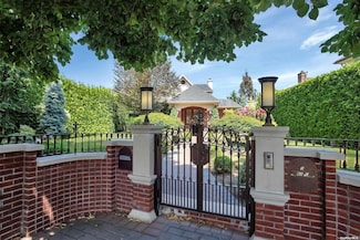 5 Boulevard, Whitestone, NY 11357