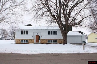 913 Woodlawn Ave, Le Sueur, MN 56058
