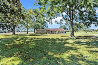 236 Beacon Ln, Atmore, AL 36502