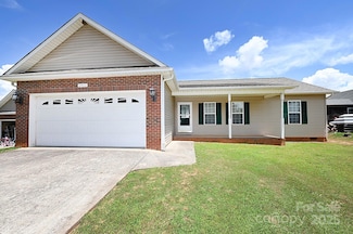 202 Pine Meadow St, Hickory, NC 28601