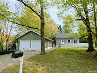 161 Kellogg St, Marquette, MI 49855