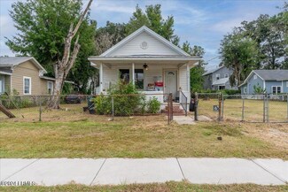 912 8th St, Port Royal, SC 29935
