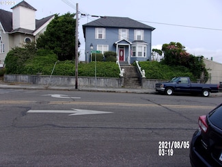 1613 Union Ave, North Bend, OR 97459