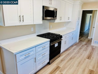 1011 Harbor View Dr, Martinez, CA 94553