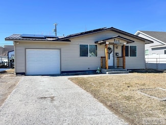 1900 Falcon Dr, Ammon, ID 83406
